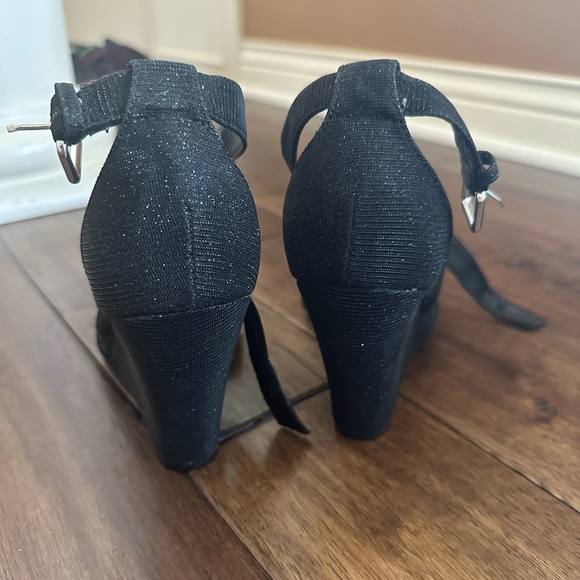 Black Sparkly 4 Inch Guess Heels Wedges - Picture 3 of 9